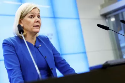 La premier de Suecia admitió la derrota ante la derecha y renunció