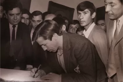 Accavallo en Tucumán: aeropuerto colapsado, euforia en Villa Luján y el nocaut digno de un campeón