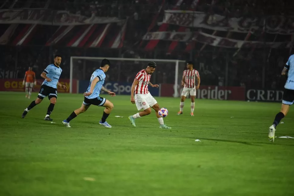 EXPECTATIVA. El partido con Belgrano era el más esperado por los hinchas. Las autoridades de seguridad deportiva aseguraron que había garantías para jugar. 