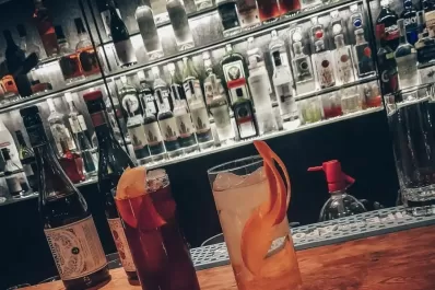 Video: Vermut, las razones por las que un clásico puede convertirse en la tendencia de este verano