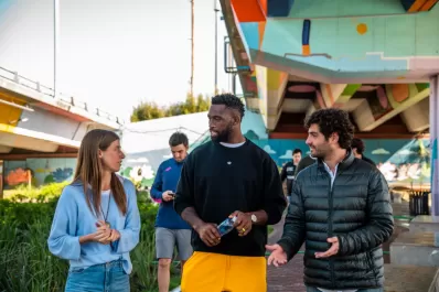 El capitán del seleccionado de rugby de Sudáfrica visitó el Barrio Mugica en Buenos Aires