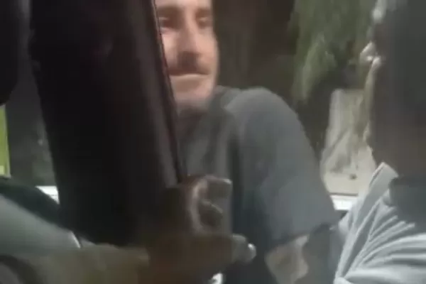 En horas quedó detenido el conductor del bate y lo echaron del cargo