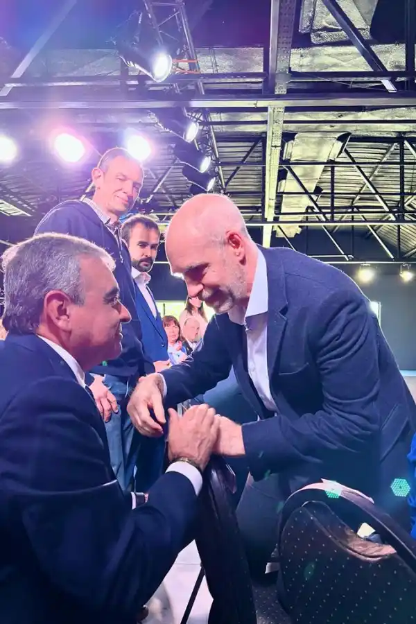 SALUDO. Germán Alfaro y Horacio Rodríguez Larreta.