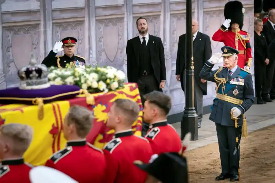 GRAN SALÓN. Westminster Hall es el edificio más antiguo del Parlamento. A lo largo de 900 años, bajo su magnífico techo, se desarrollaron instituciones centrales la historia británica. 