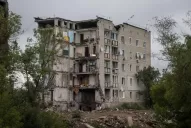 Hallan en Ucrania una fosa común con unos 440 cuerpos