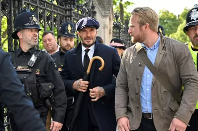 David Beckham, conmovido hasta las lágrimas, esperó 12 horas en fila para despedir a Isabel II