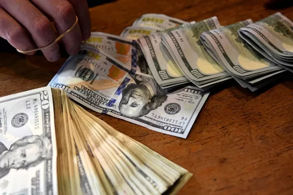Dólar ahorro: cómo serán las restricciones para los que pidieron subsidios de tarifas