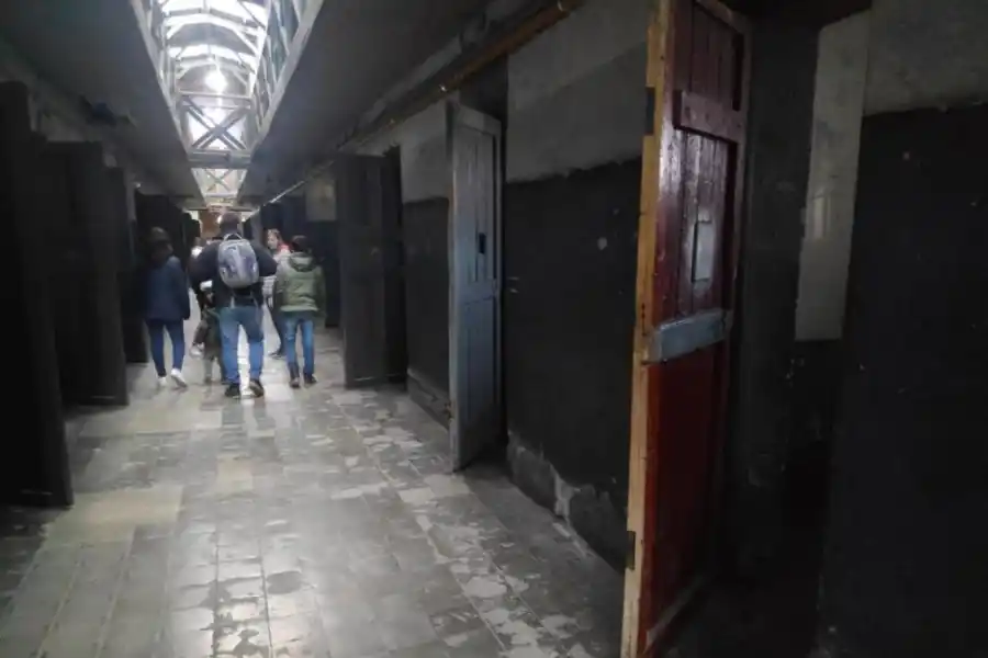 EL PRESIDIO. La parte inferior del pabellón que se conservó integro para mostrar cómo fue la época carcelaria.