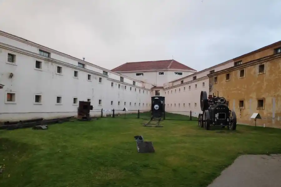 PATRIMONIO HISTÓRICO. El edificio, terminado en 1920, conserva calderas y máquinas de la época.