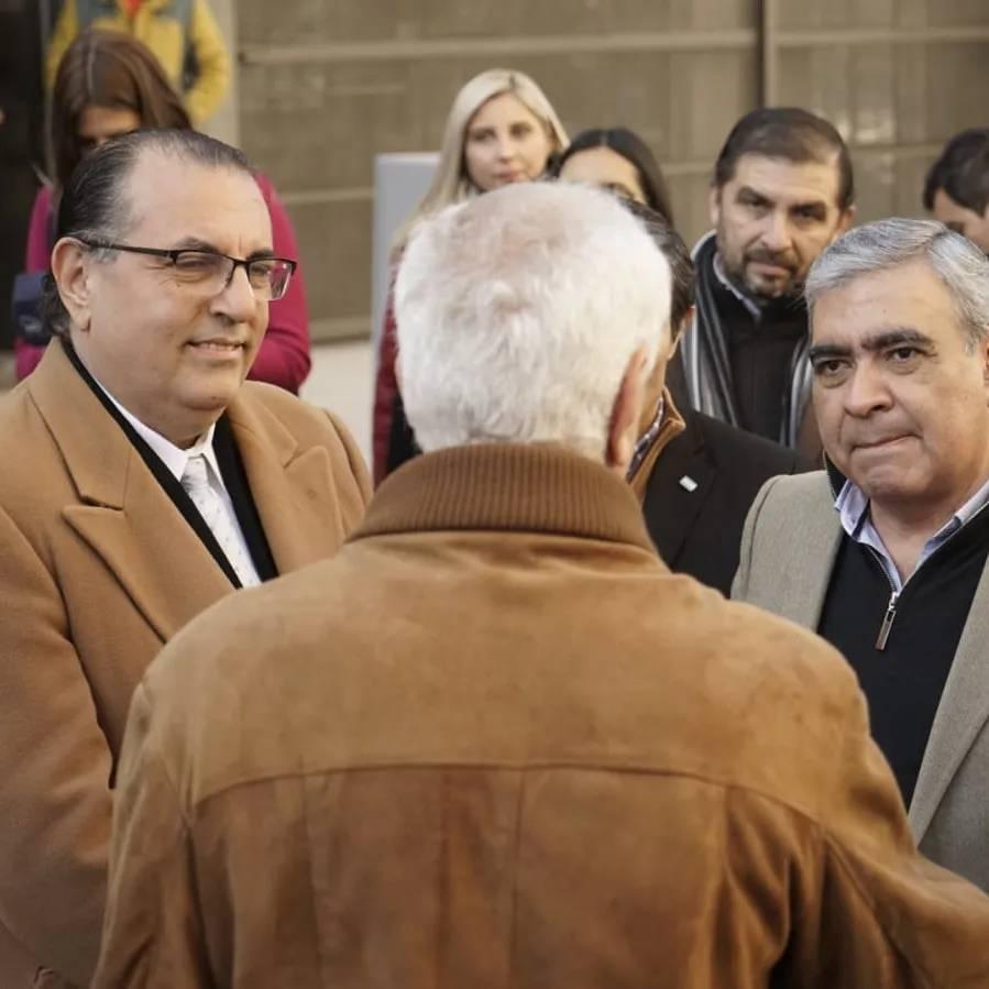 DIRIGENTE ALFARISTA. Carlos Arnedo, secretario de Servicios Públicos municipal, junto al intendente Germán Alfaro.