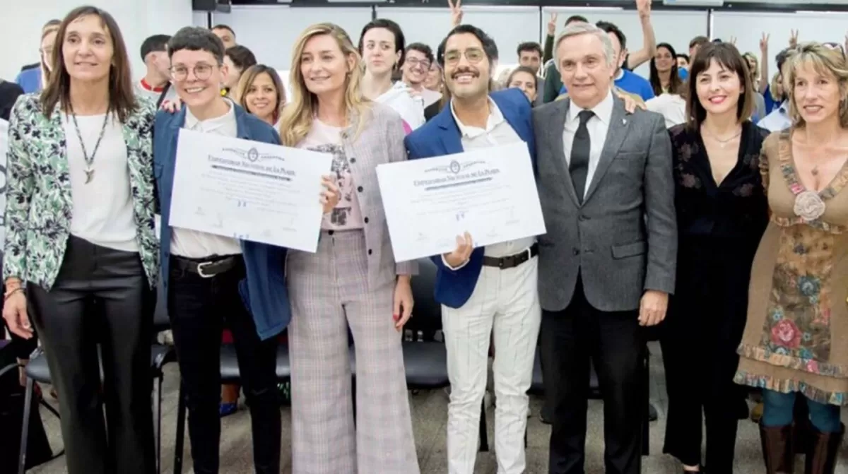 La Universidad de La Plata entregó los primeros diplomas no binarios: “abogade” y “profesore”
