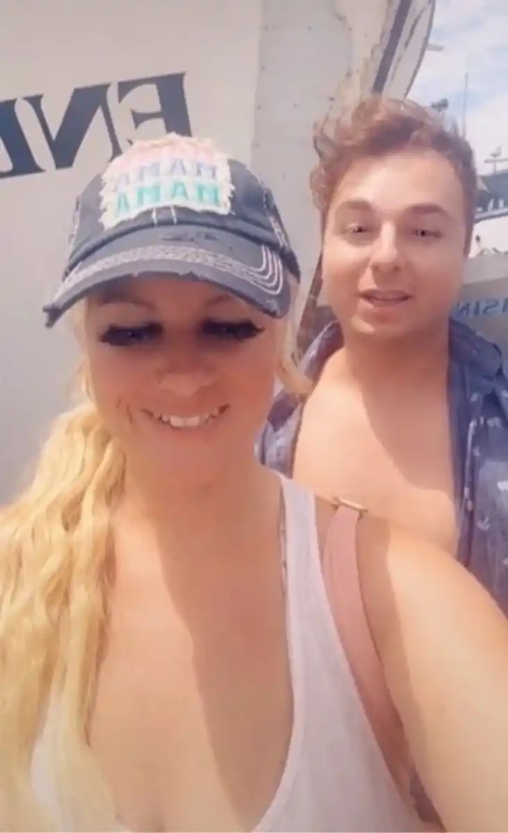 “Sugar Mama”: se separó de su esposo y paga “mil dólares por semana para que salgan conmigo”