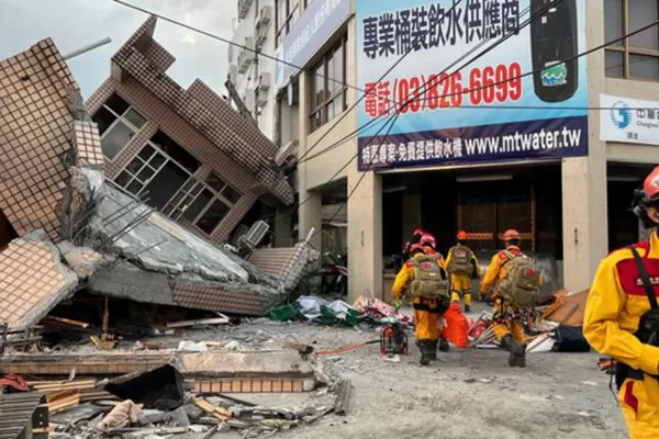 Fuerte terremoto sacudió Taiwán y provocó el derrumbe de un edificio
