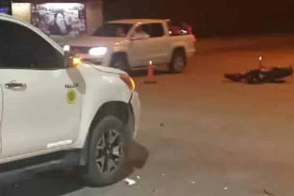 Accidente fatal en Yerba Buena: chocaron una camioneta y una moto en Perón y Bascary
