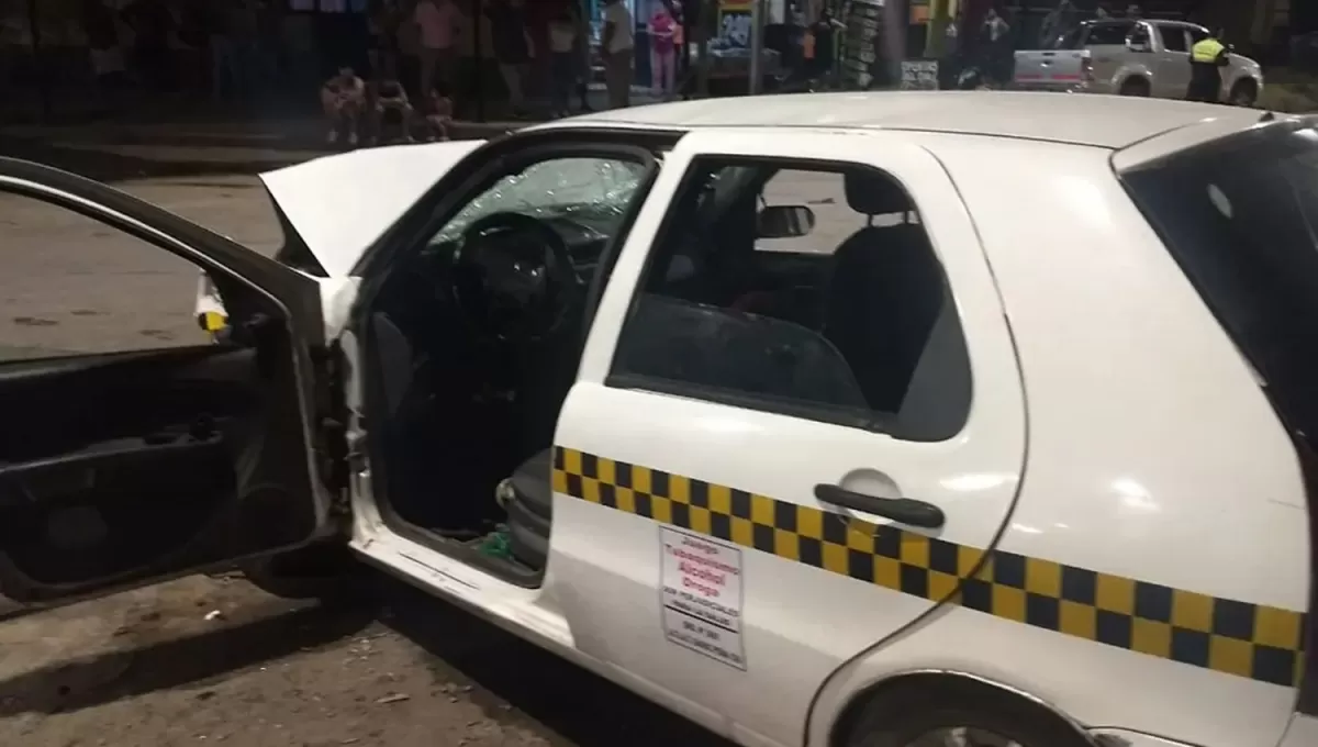 EN ZONA SUR. La víctima conducía un taxi Fiat Palio y trasladaba a cinco pasajeros. 