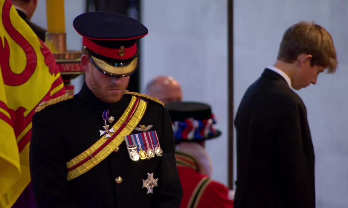 Harry durante la vigilia en honor a la reina Isabel II
