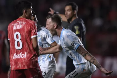 Atlético Tucumán metió un triunfazo ante Argentinos Juniors y volvió a la cima en soledad