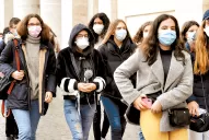 El barbijo deja de ser obligatorio en Argentina: cuáles son las razones de la medida