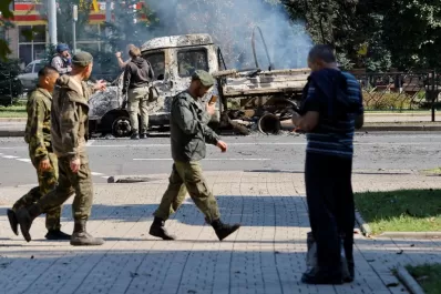 Rusia impulsa consultas en zonas separatistas de Ucrania