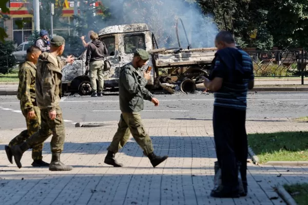 Rusia impulsa consultas en zonas separatistas de Ucrania