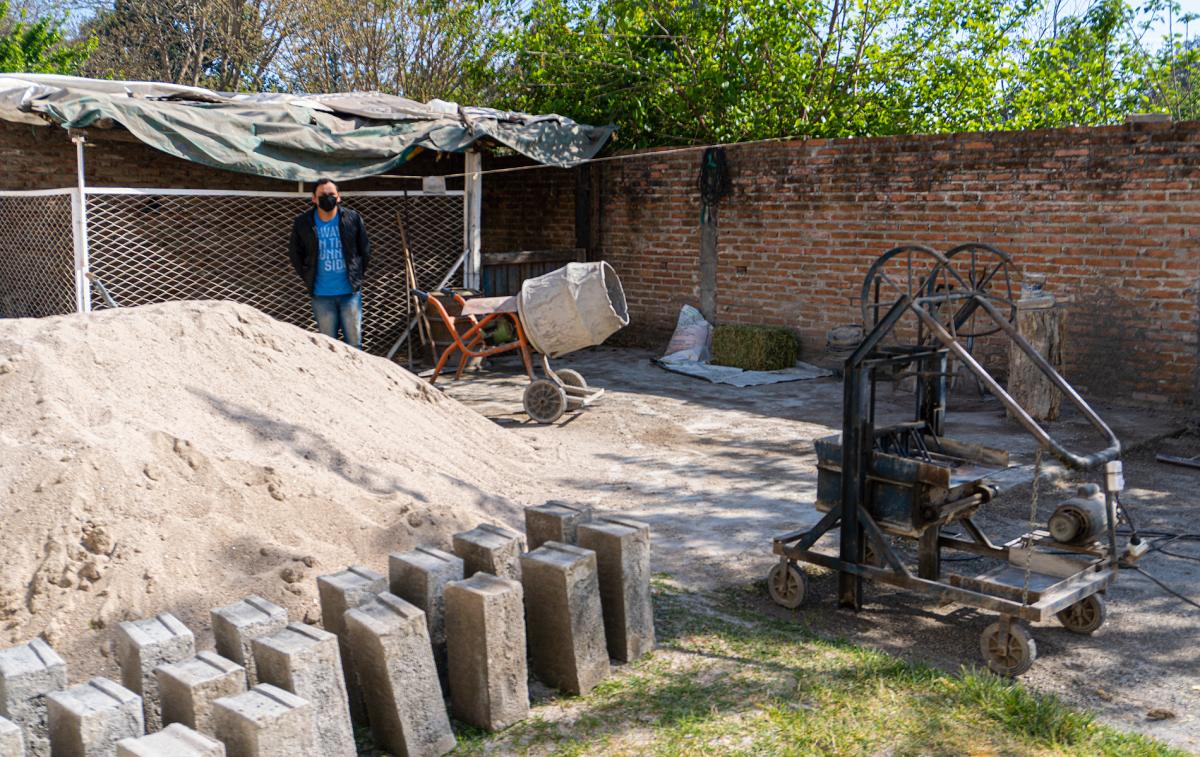 Internos de la cárcel de Concepción comenzaron a producir bloques de cemento para la construcción