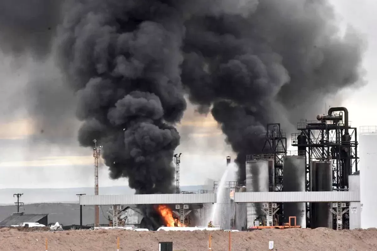 Explosión en la refinería de empresa New American Oil -NAO- en Plaza Huincul 