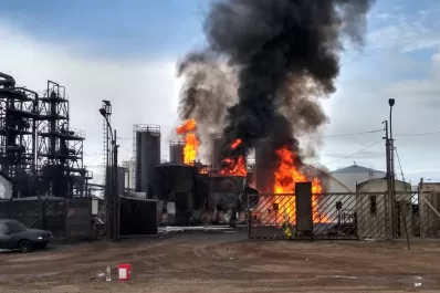 Tragedia en Neuquén: al menos tres muertos por la explosión de un tanque en una refinería