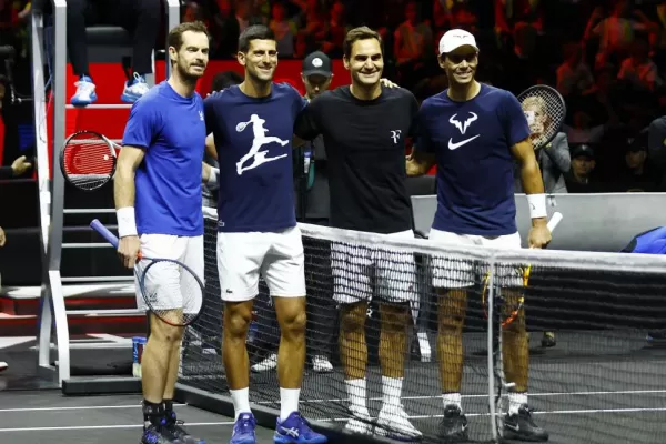 Tenis: Federer se despide rodeado de leyendas