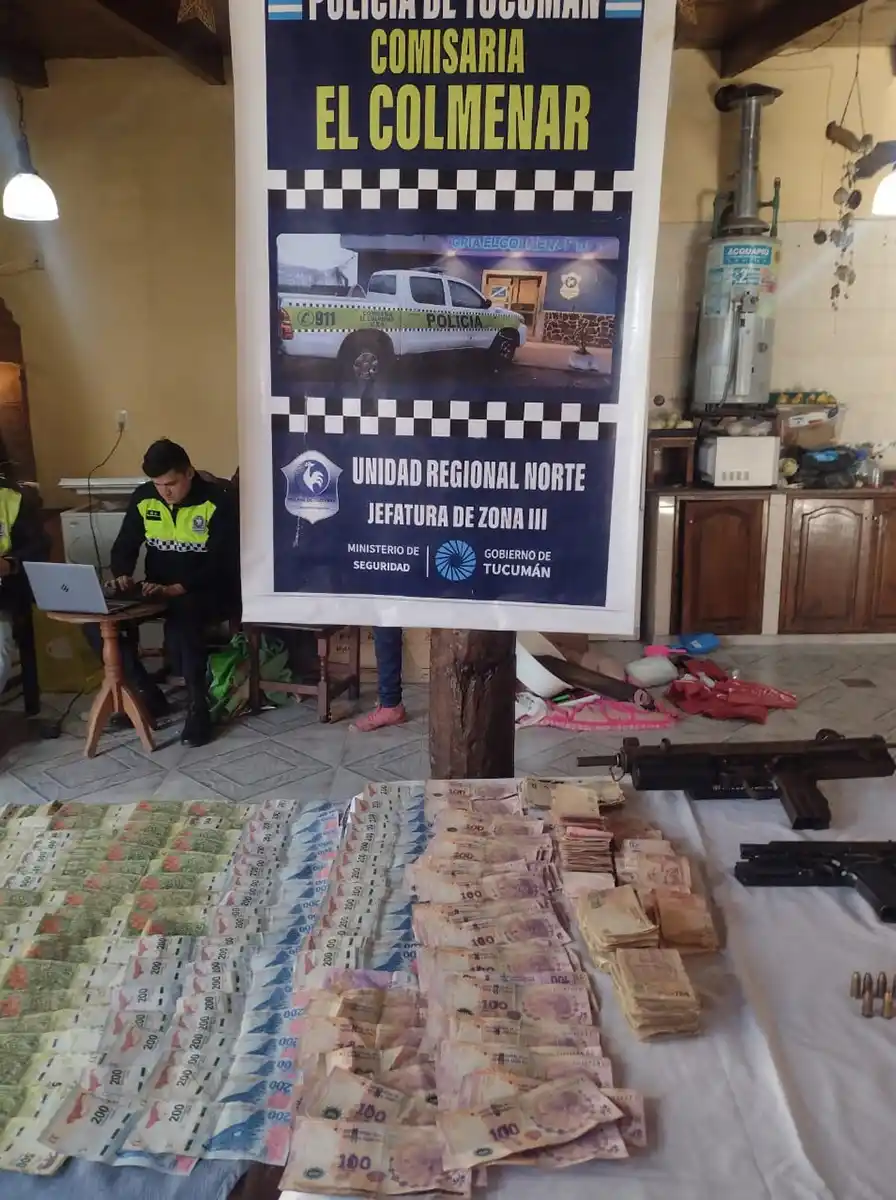 OPERATIVO POLICIAL. En un allanamiento secuestran una ametralladora, una pistola, 10 celulares, $ 200.000 y un auto.