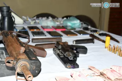 Secuestran una ametralladora, otras 9 armas, droga y dinero
