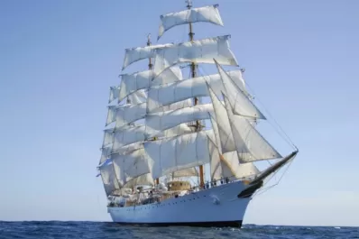 Tras un conflicto gremial, la Fragata Libertad llegó al puerto de Buenos Aires