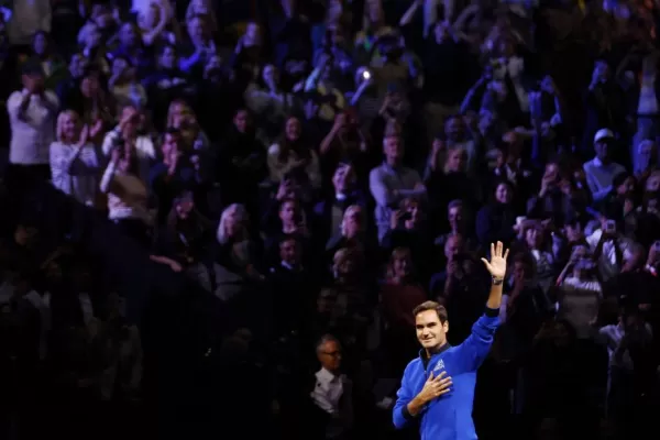 Tenis: “Su Majestad” adentro y afuera