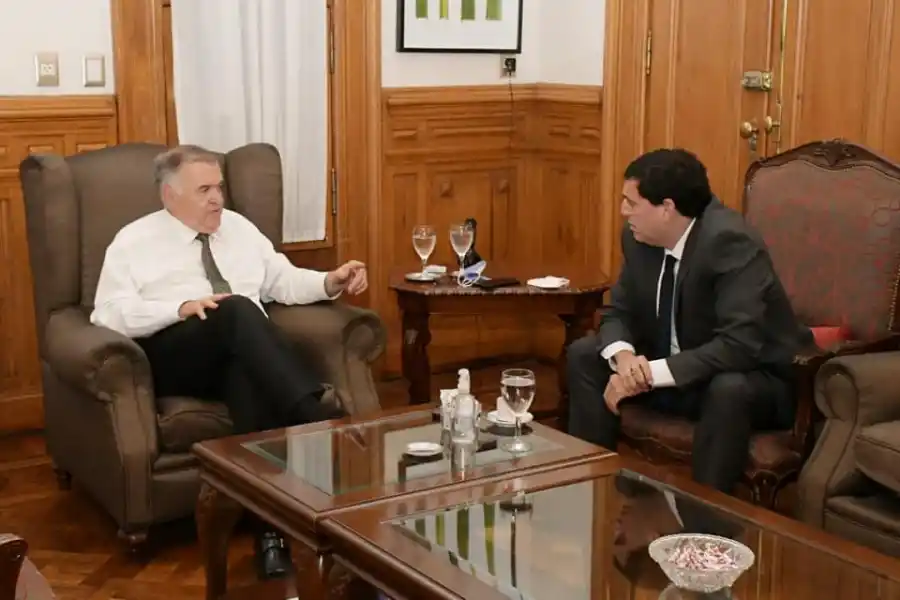 EN CASA DE GOBIERNO. Jaldo, en una reunión con el ex legislador Guillermo Gassenbauer. Foto de Archivo