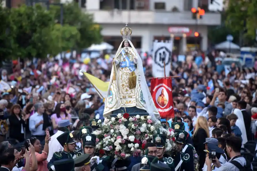 VIRGEN DE LA MERCED. Miles de tucumanos participaron de la procesión. Foto de LA GACETA / Inés Quinteros Orio