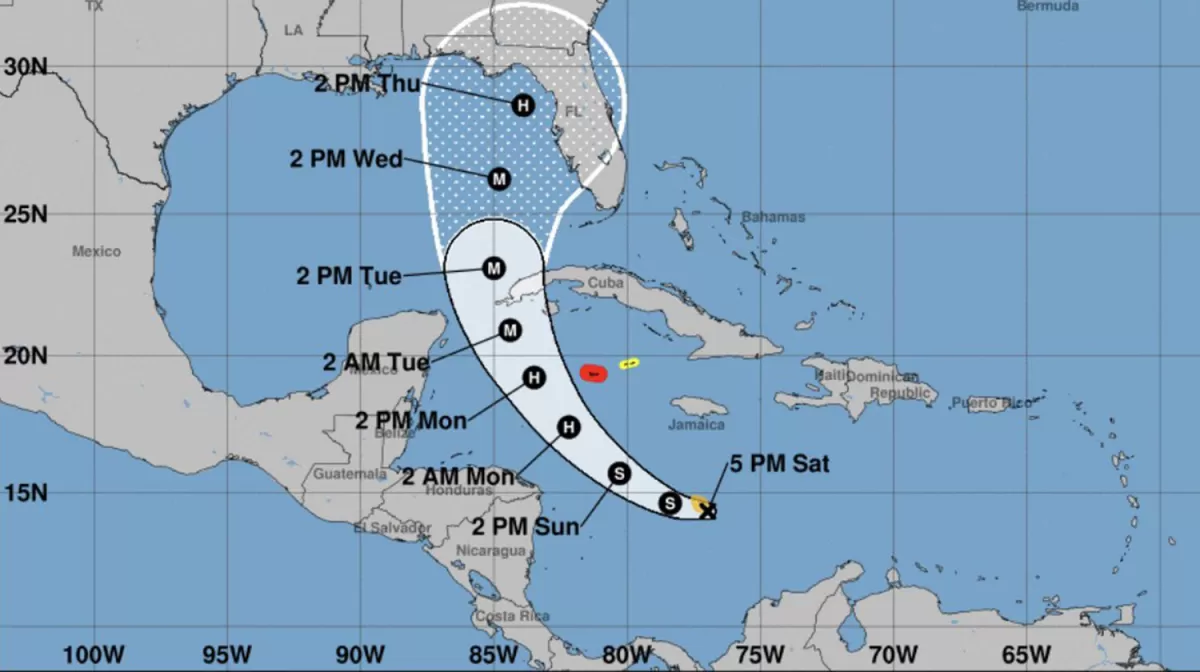 POSIBLE IMPACTO. Desde el Gobierno de Florida esperan que la tormenta llegue a la península en la madrugada del martes.