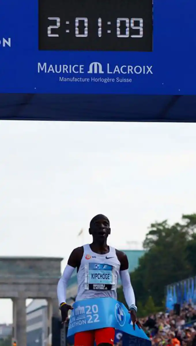 IMPRESIONANTE. Kipchoge ganó 15 de las 17 maratones en las que compitió en su carrera.