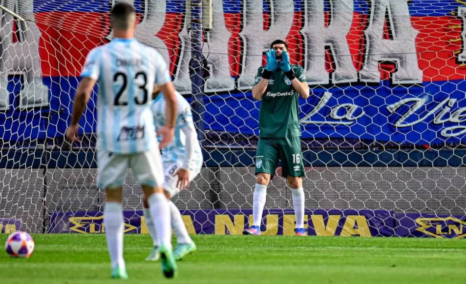 Carlos Lampe le deseó suerte a Atlético Tucumán desde París y con una foto espectacular