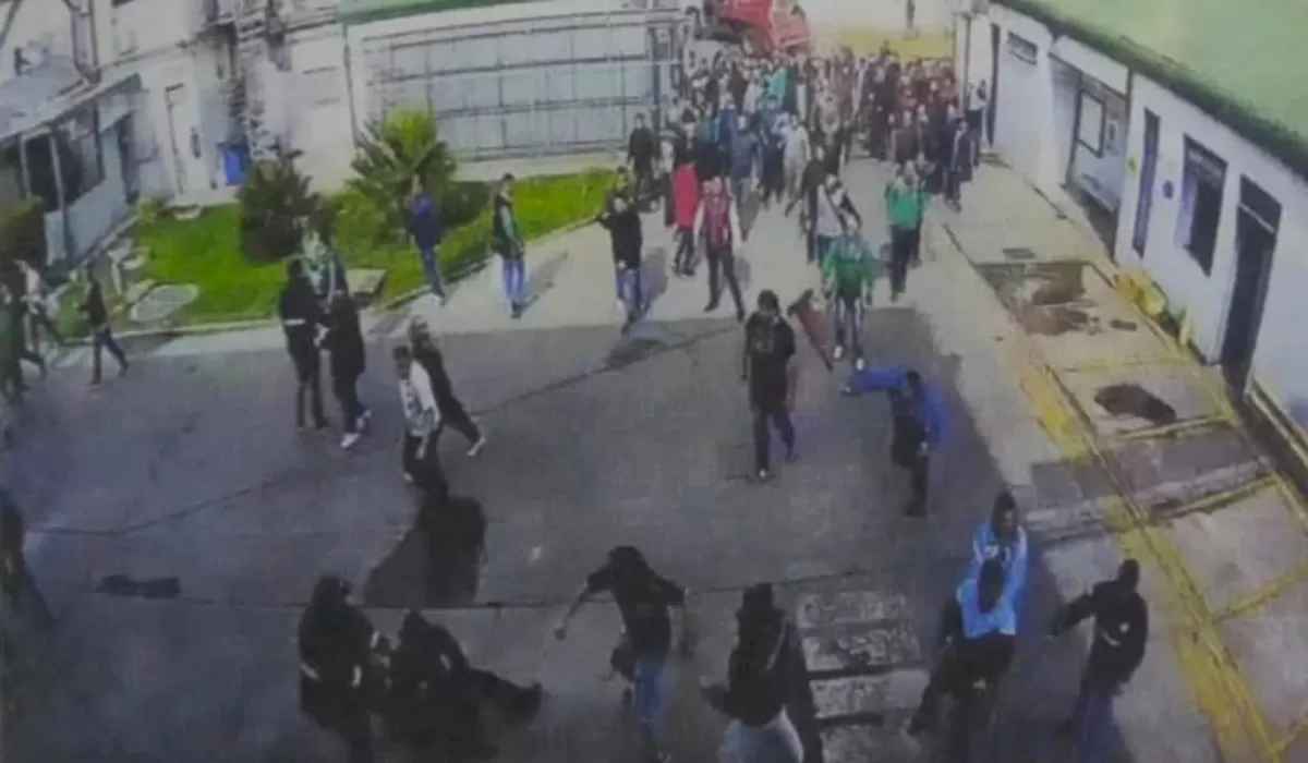 VIOLENCIA. Sindicalistas de Camioneros golpearon al dueño y a empleados de una empresa de transporte.