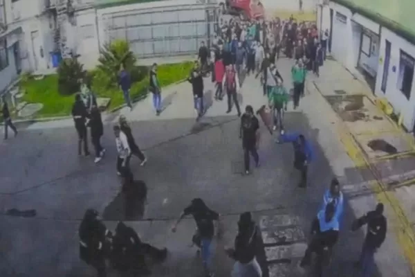 Sindicalistas de Camioneros golpearon al dueño y a empleados de una empresa de transporte