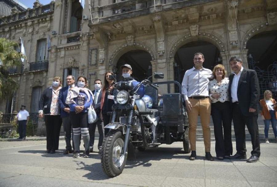 Hugo Toro volverá a trabajar en su motocarro, gracias a una colecta de funcionarios provinciales