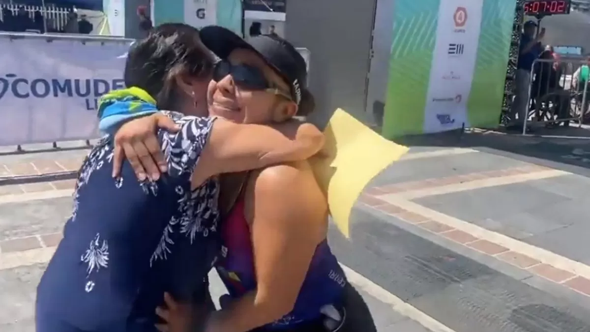 México: llegó última en la maratón y su madre la esperó con los brazos abiertos