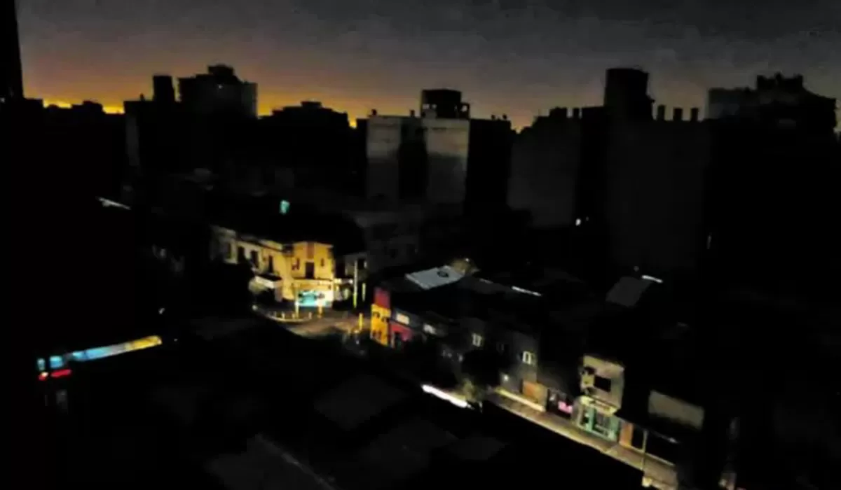 APAGÓN. Debido a un cortocircuito, unos 3.000 vecinos se encuentran sin electricidad.