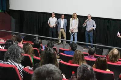 Dirigentes radicales compartieron el estreno local de “Argentina, 1985”