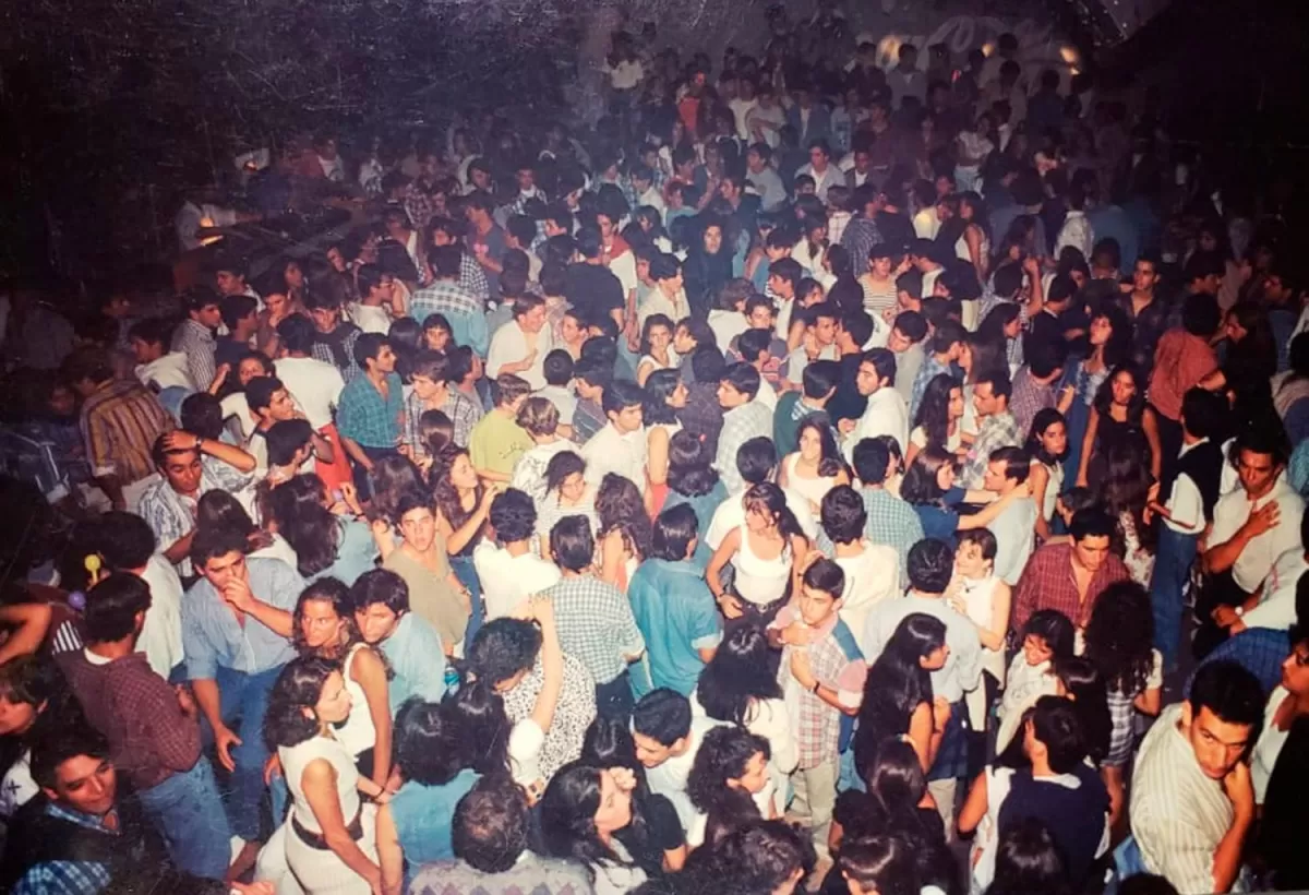 TIEMPO ATRÁS. Boliche tucumano, un 6 de febrero de 1995. LA GACETA/ ARCHIVO