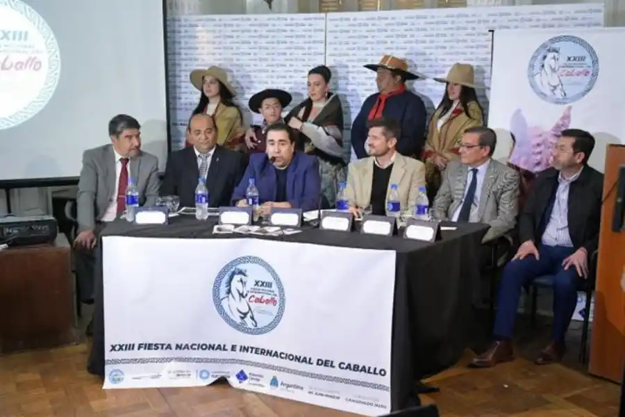 ACTO OFICIAL. Mansilla encabezó el lanzamiento del Festival del Caballo. Foto de Comunicación Pública