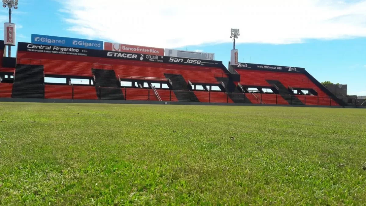Estadio Presbítero Bartolomé Grella, en Paraná. 