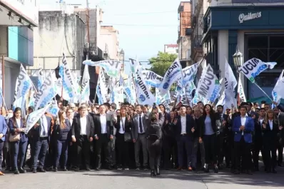 Bancarios acordaron un incremento salarial anual del 94%, más un bono de $185.000