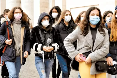 La vida post barbijo: ¿qué es el “síndrome de la cara vacía” y cómo superarlo?