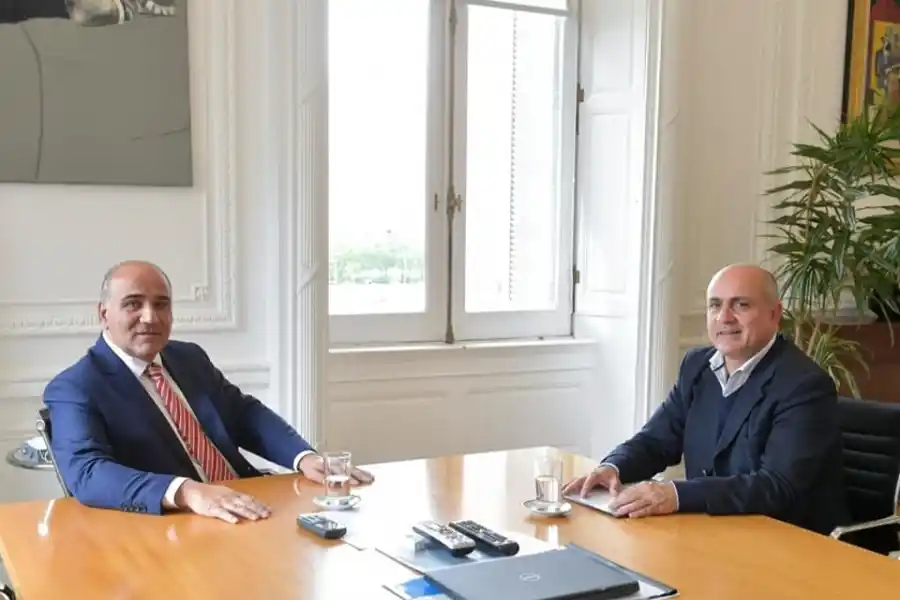 CON MANZUR. El intendente de Concepción, Alejandro Molinuevo, compartió la foto en sus redes sociales.