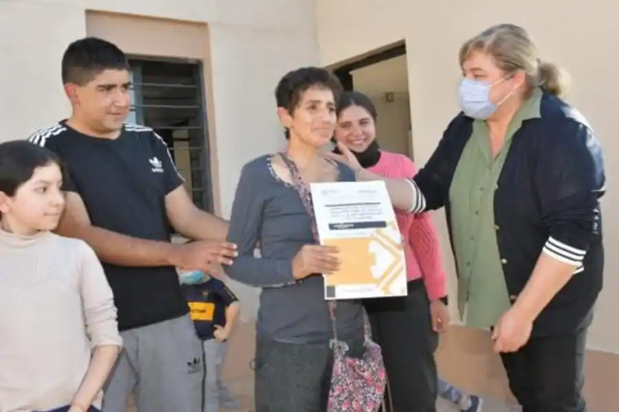 Una mujer que padece una grave enfermedad cumplió el sueño de la casa propia